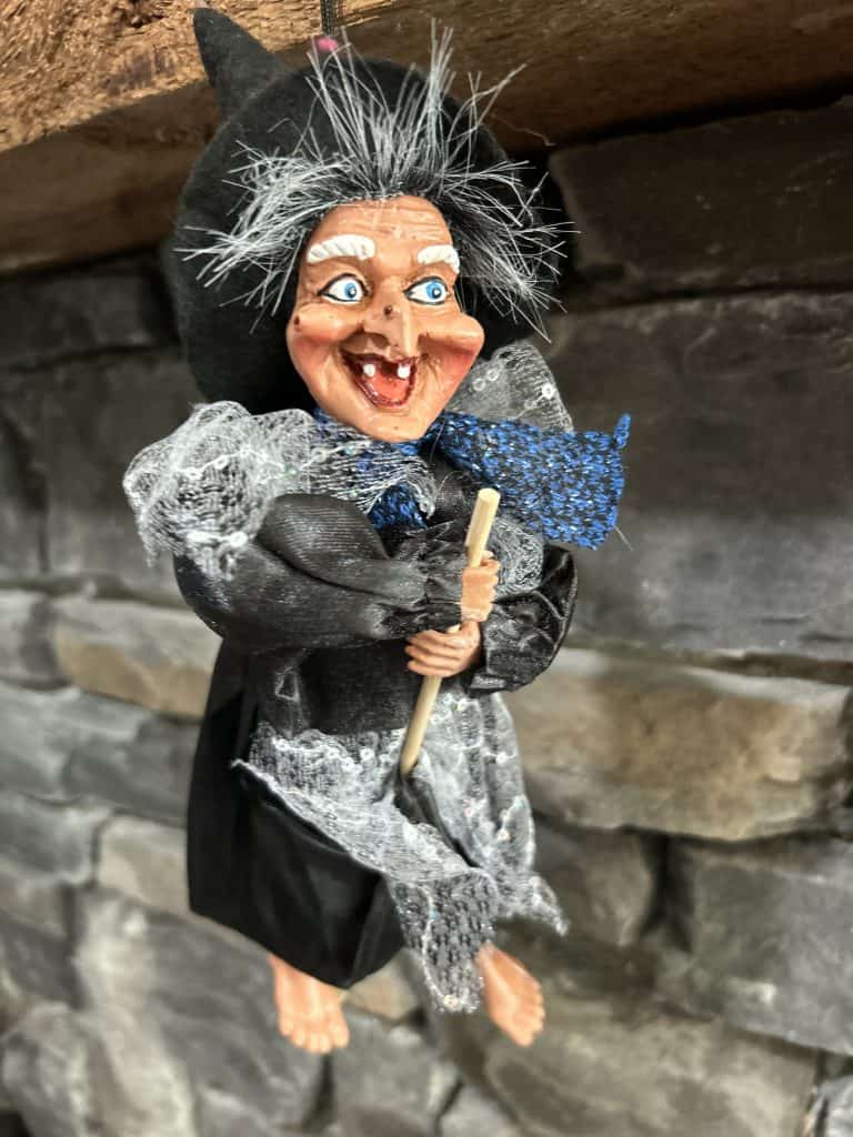Kitchen Witch Doll Viviana black | A good witch who inspires safety