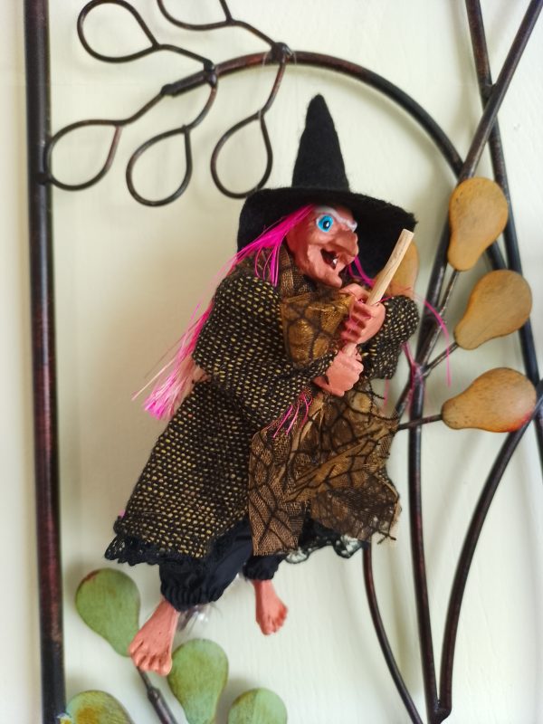 alt=kitchen-witch-doll-alicia-beige