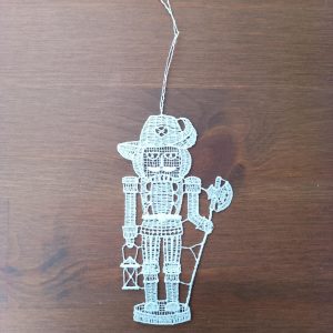 alt=lace-ornament-nutcracker-3-294473