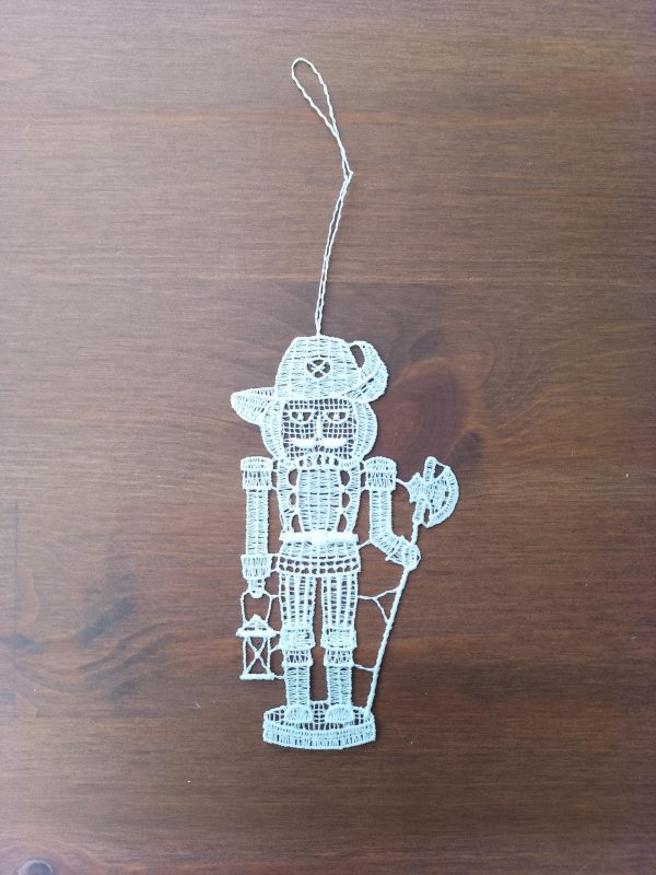 alt=lace-ornament-nutcracker-3-294473