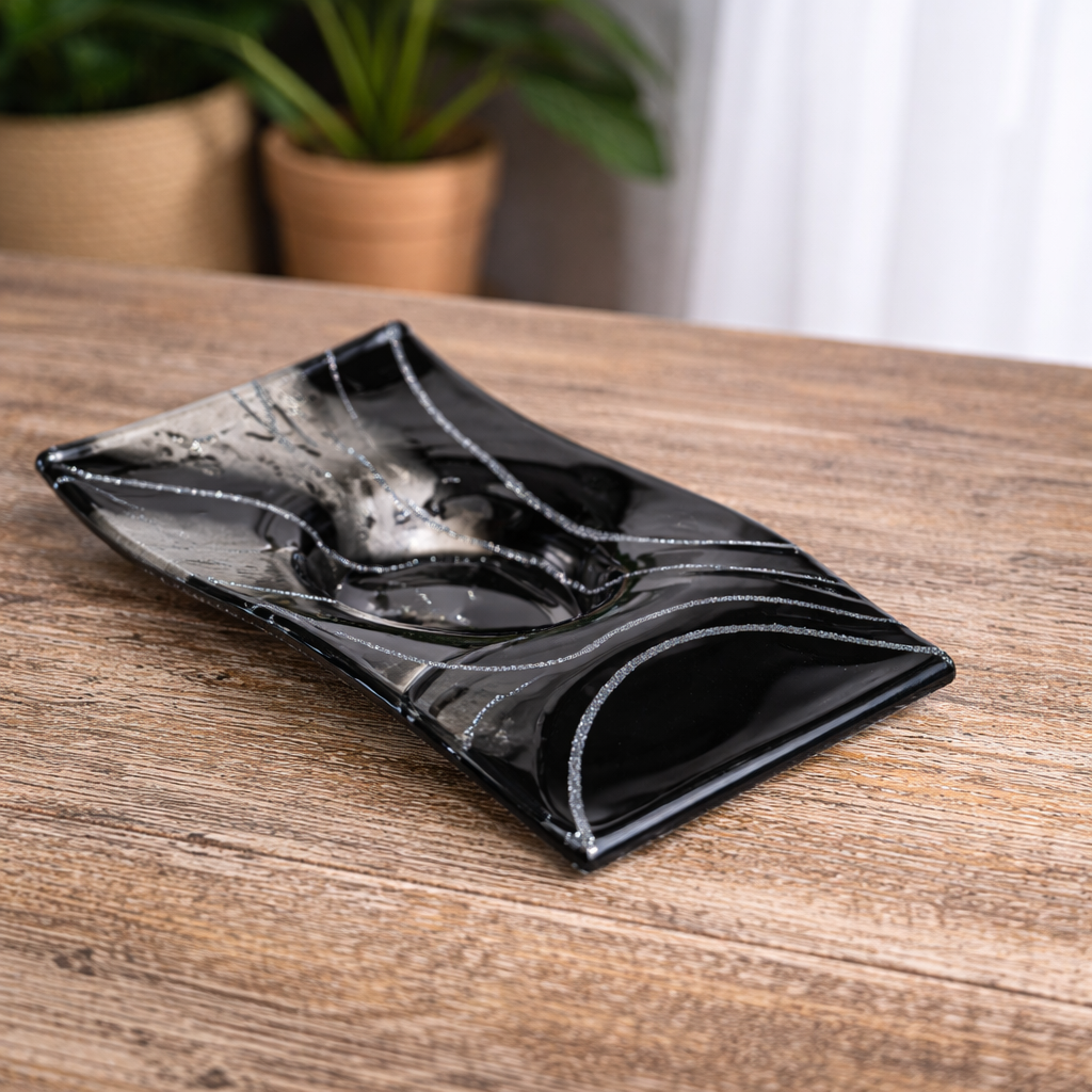 alt=curved-candle-holder-silver-line