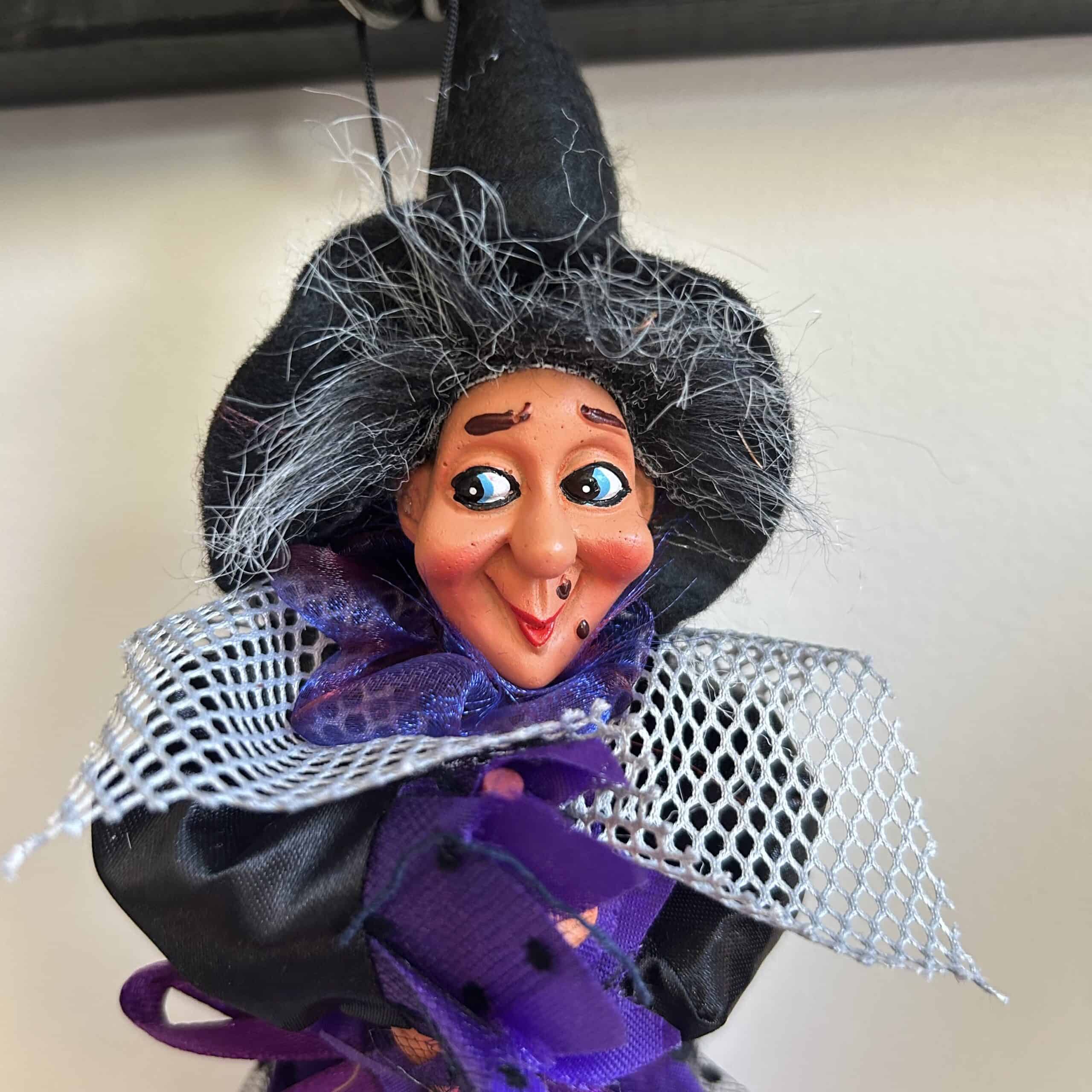 Decorative Kitchen Witch Xenia purple - Image 3