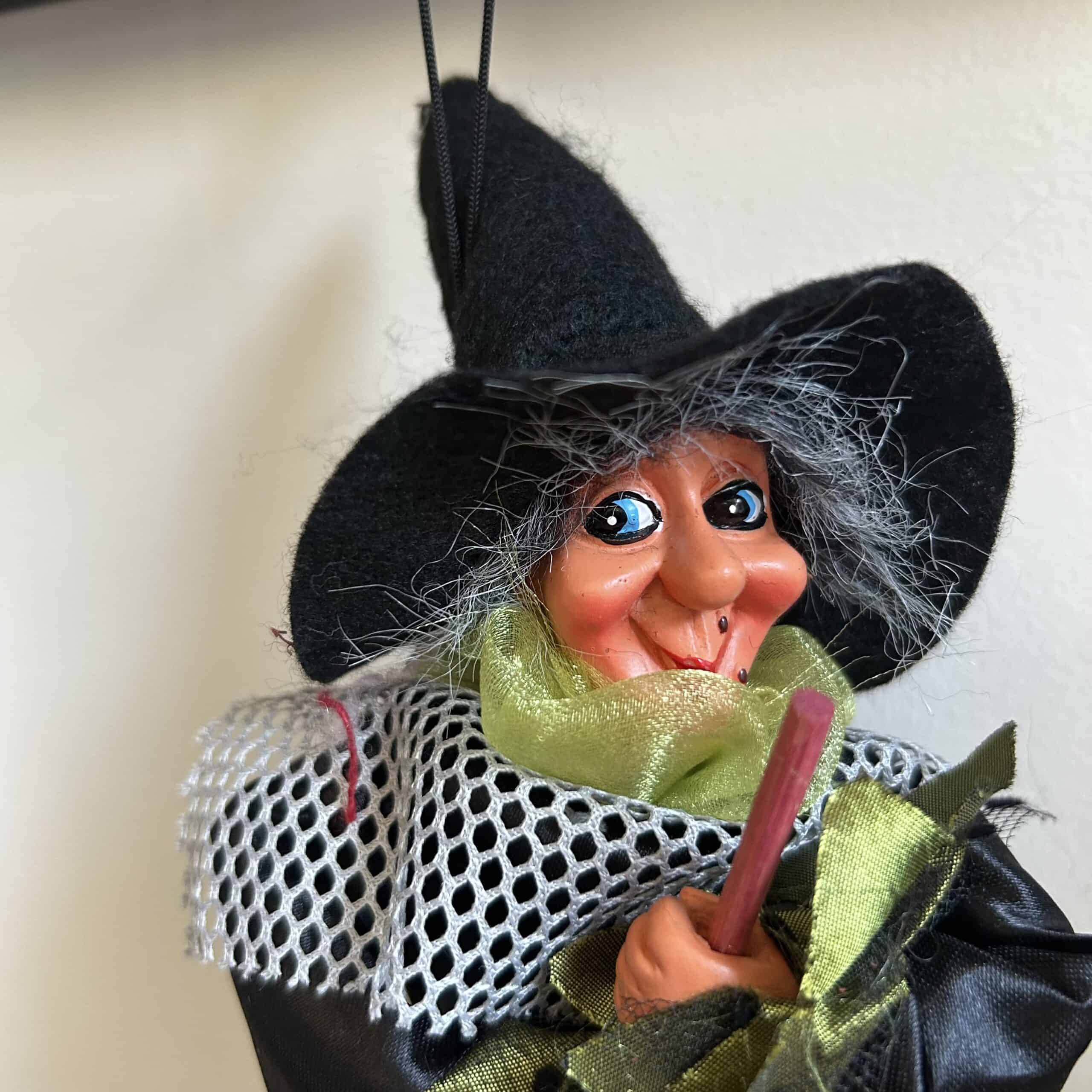 Decorative Kitchen Witch Xenia green - Image 2